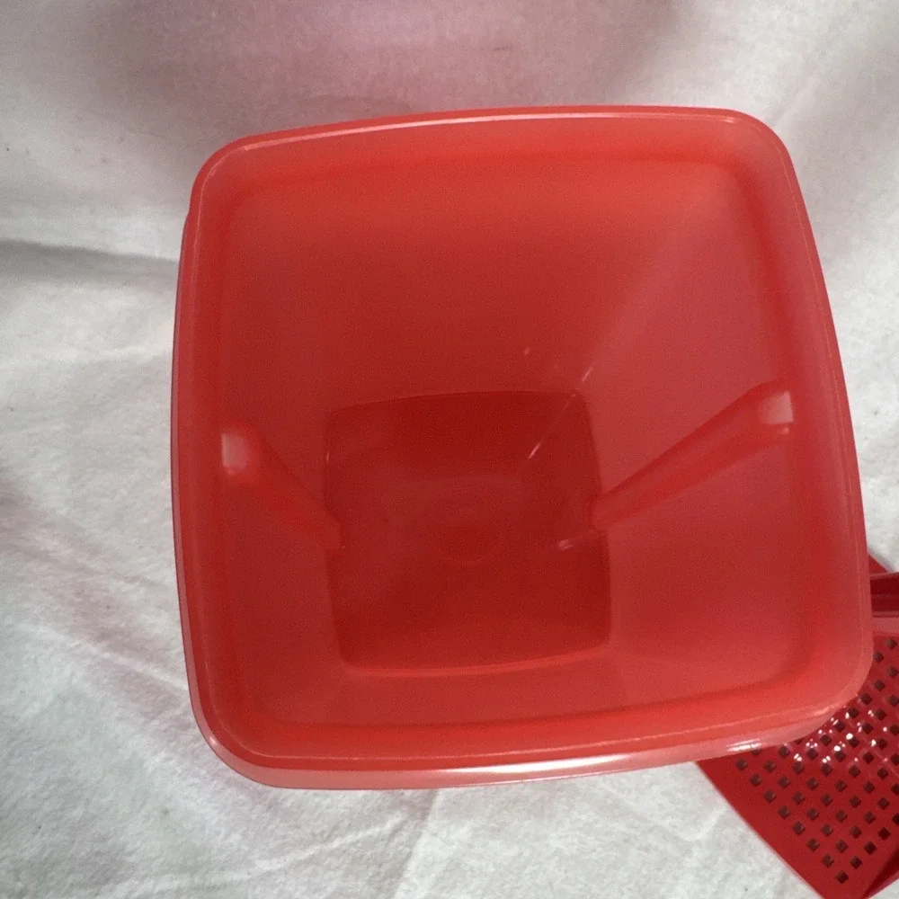Tupperware Red 1330.11 Pick A Deli 3 Piece Pickle Olive Keeper Container NICE!